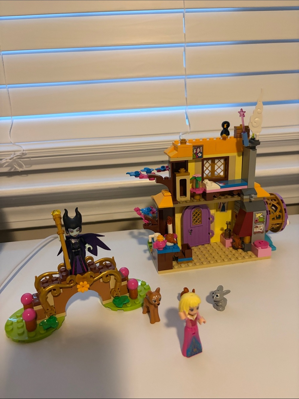 Lego Disney Aurora’s Forest Cottage 43188 set incomplete